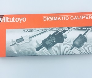Штангенциркуль копія Mitutoyo цифровий 0-6 дюймів / 0-150 мм (500-196-30C)